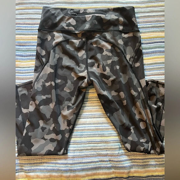 Athleta Lightning Camo 7/8 Tight - Picture 6 of 16
